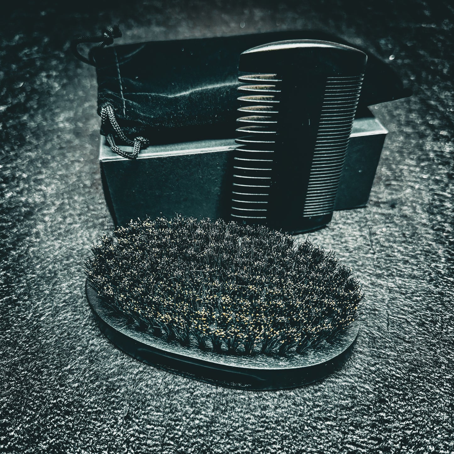 EXP.GOD beard brush and comb set